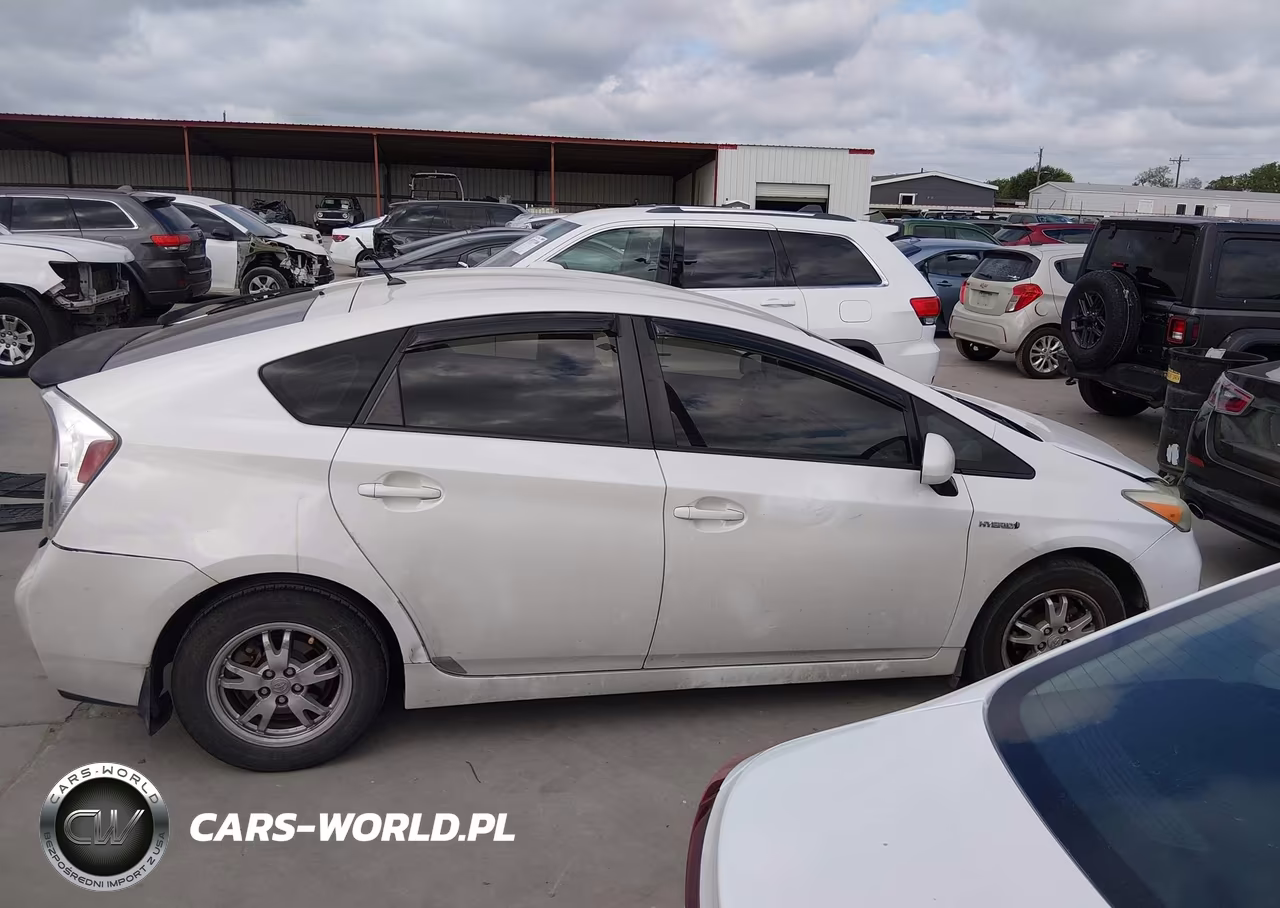 2013 Toyota Prius Two VIN:JTDKN3DU5D0348326 - 13