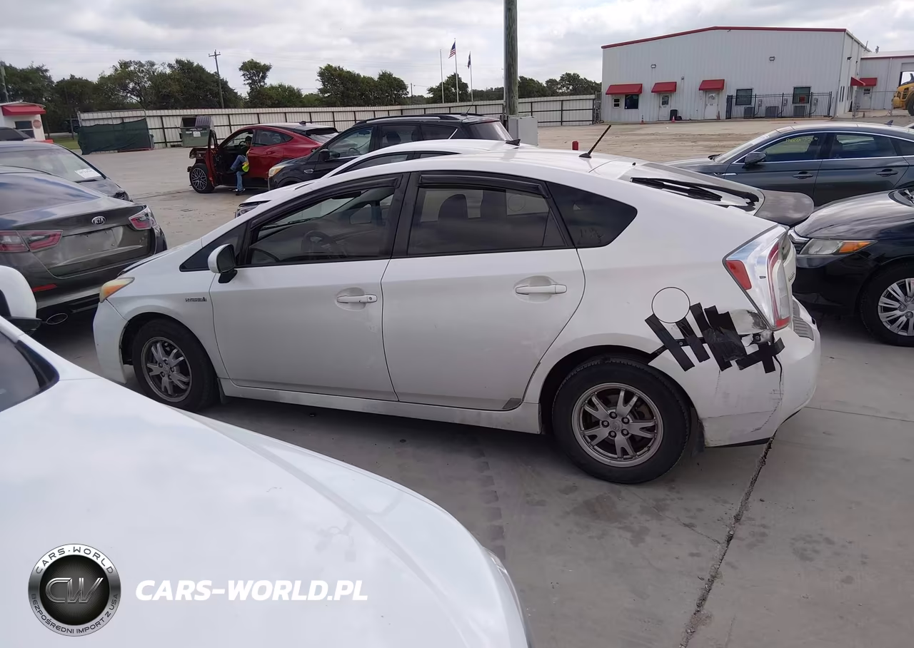 2013 Toyota Prius Two VIN:JTDKN3DU5D0348326 - 14