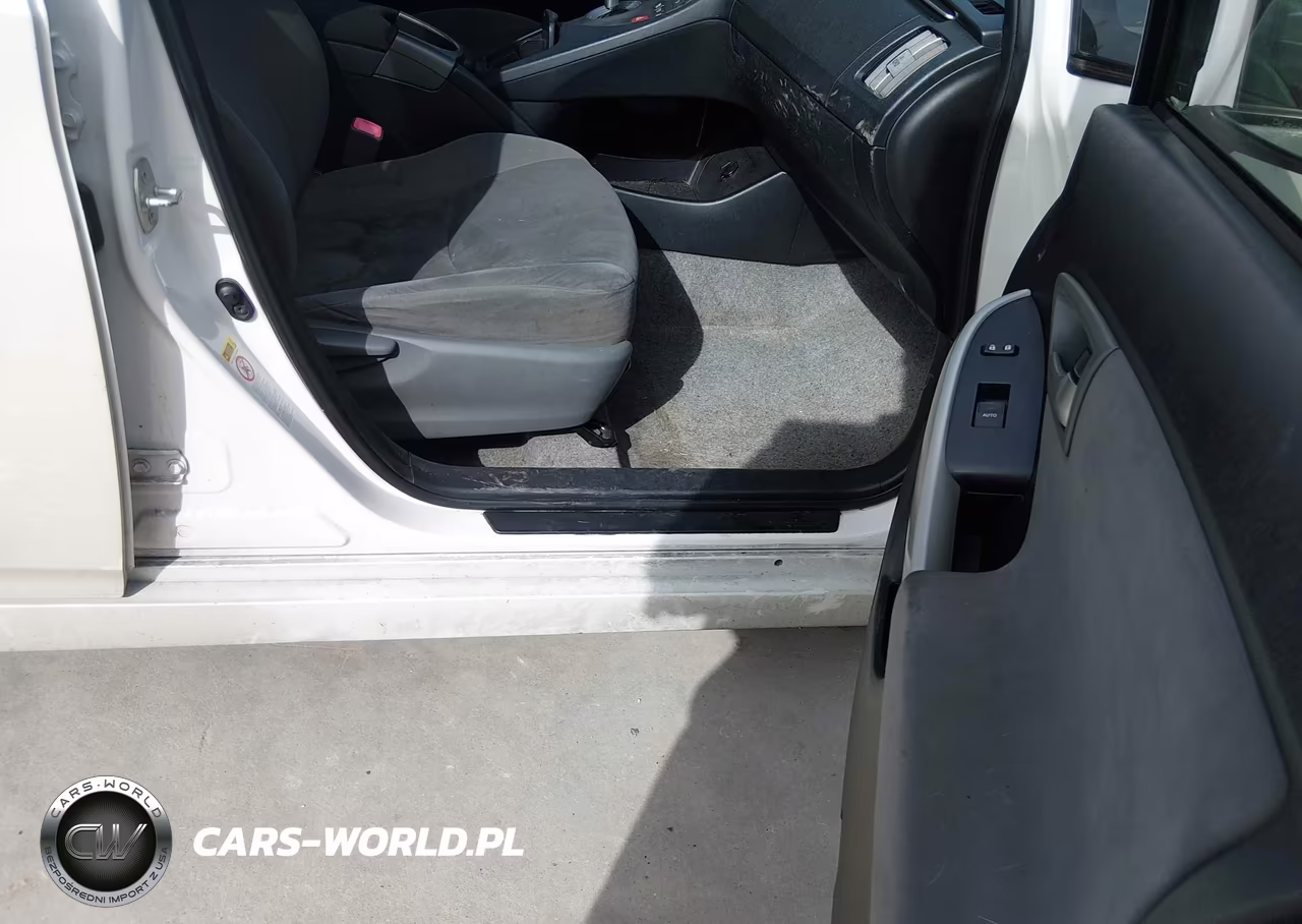 2013 Toyota Prius Two VIN:JTDKN3DU5D0348326 - 5