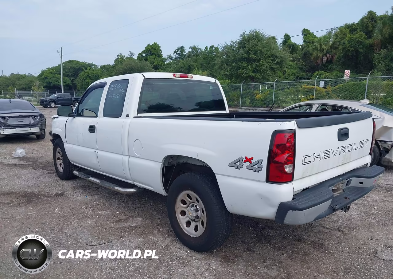 2005 Chevrolet Silverado 1500 Work Truck VIN:1GCEK19VX5Z255732 - 3