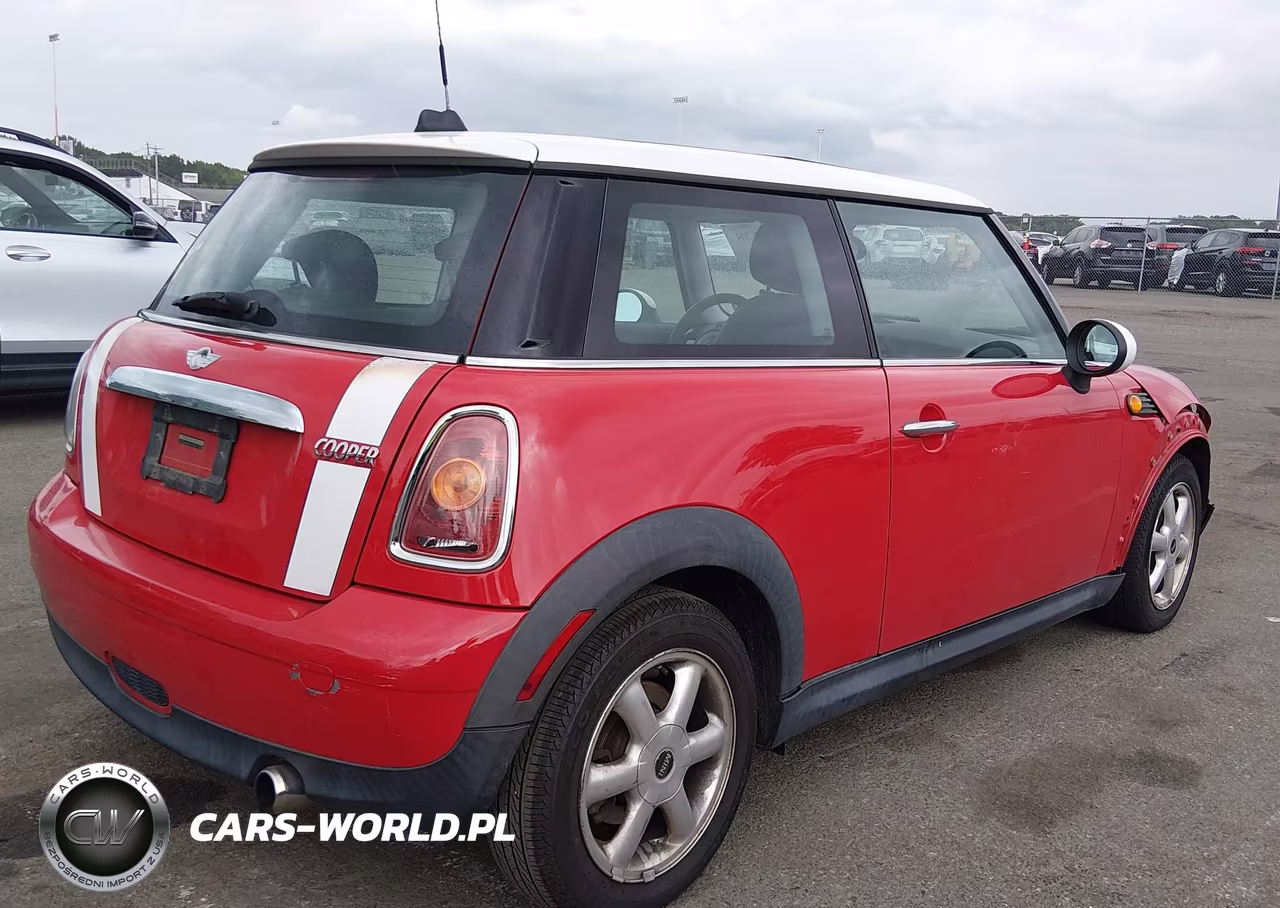 2008 Mini Cooper Hardtop VIN:WMWMF33528TT63576 - 4