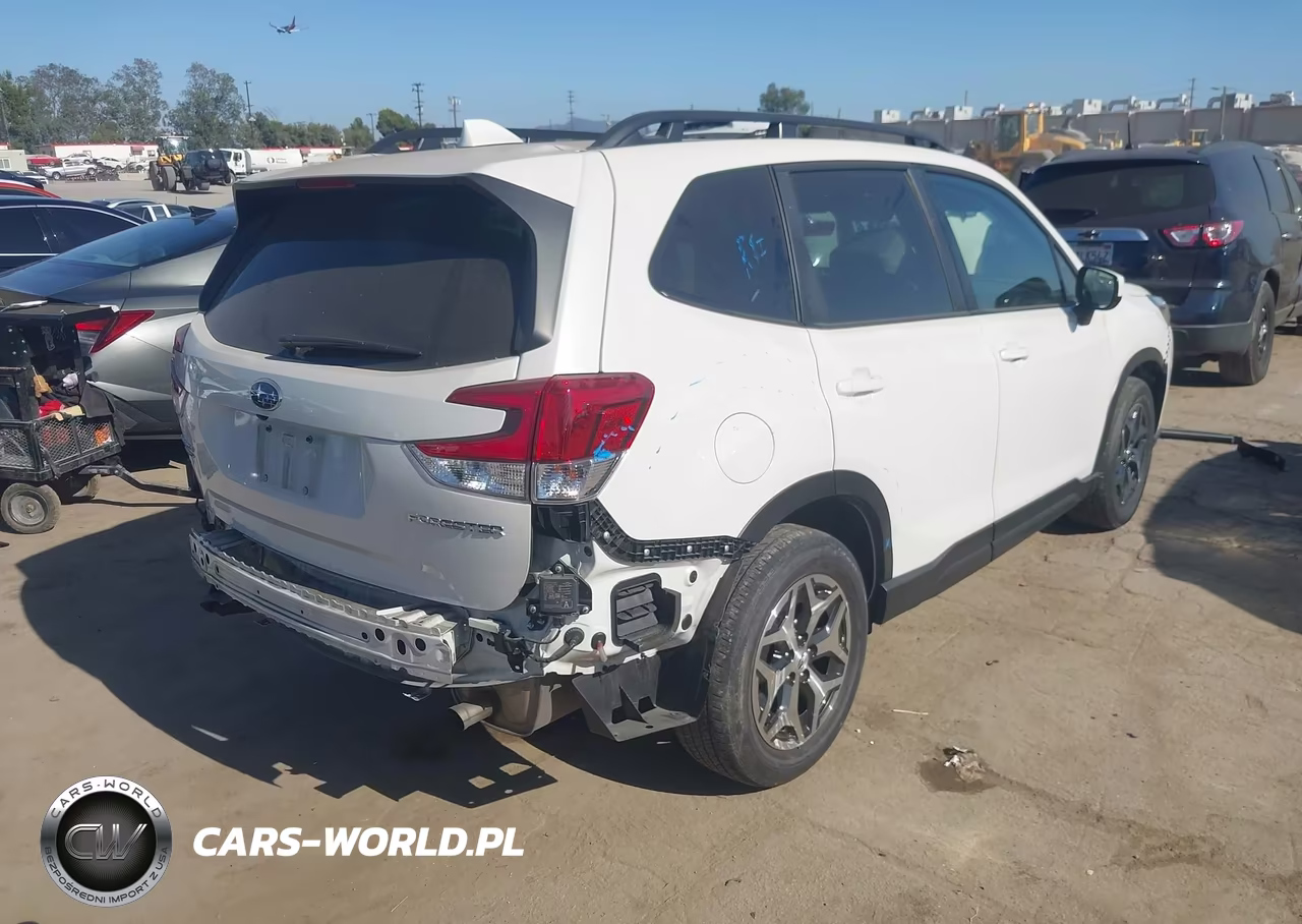 2022 Subaru Forester Premium VIN:JF2SKAEC2NH434720 - 4