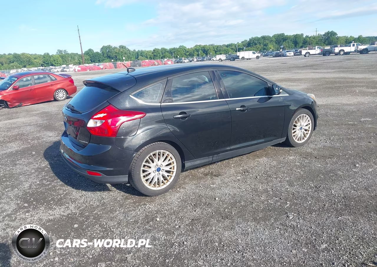 2014 Ford Focus Titanium VIN:1FADP3N23EL329683 - 4
