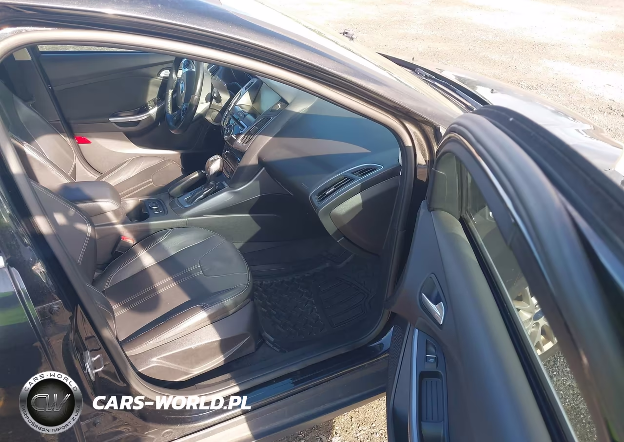 2014 Ford Focus Titanium VIN:1FADP3N23EL329683 - 5