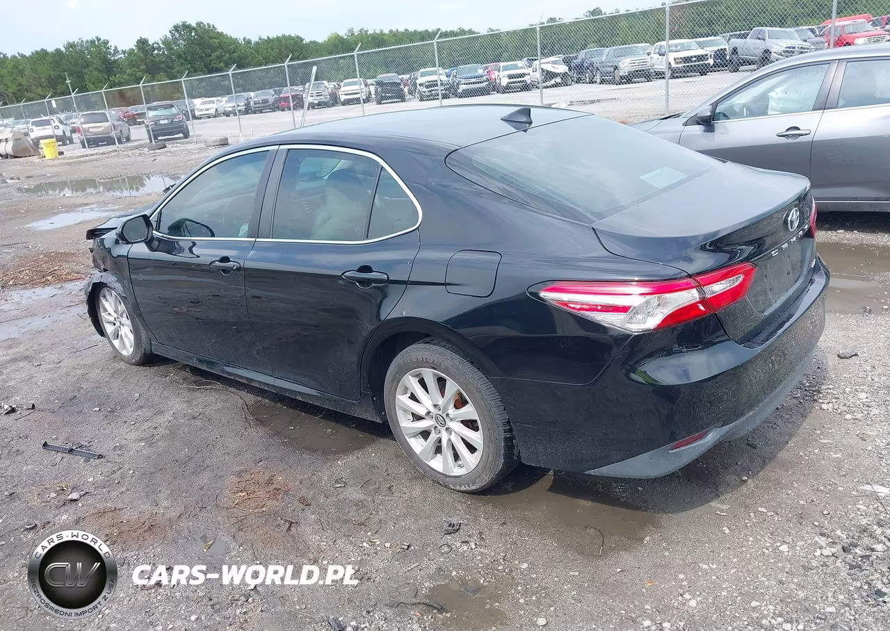 2019 Toyota Camry Le VIN:4T1B11HK4KU723407 - 3