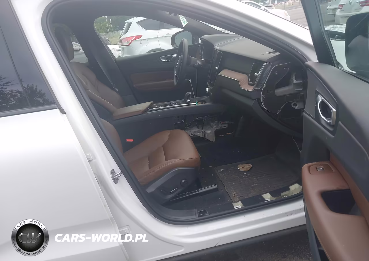 2024 Volvo Xc60 B5 Plus Dark Theme VIN:YV4L12RL6R1813835 - 5