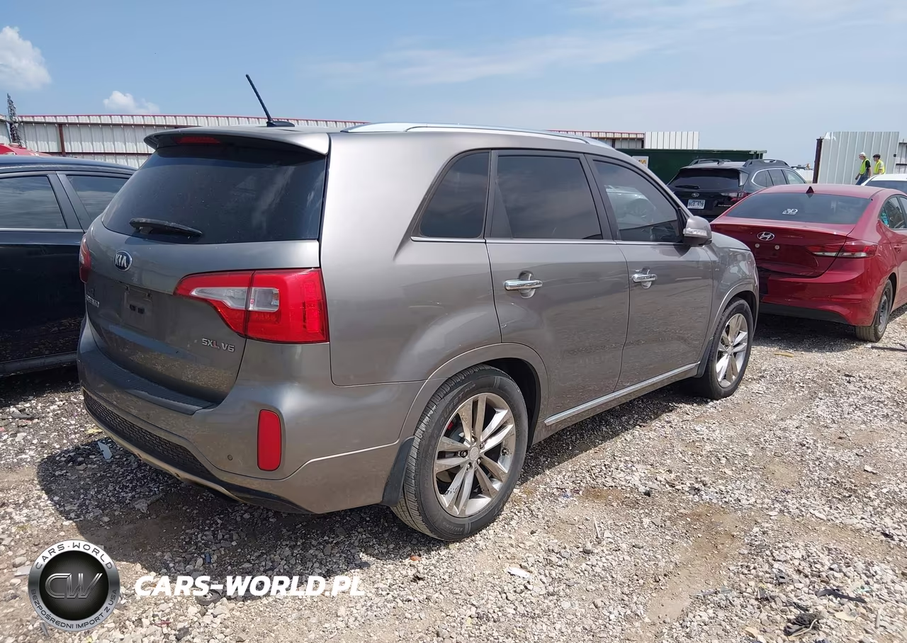 2015 Kia Sorento Limited V6 VIN:5XYKW4A73FG605918 - 4
