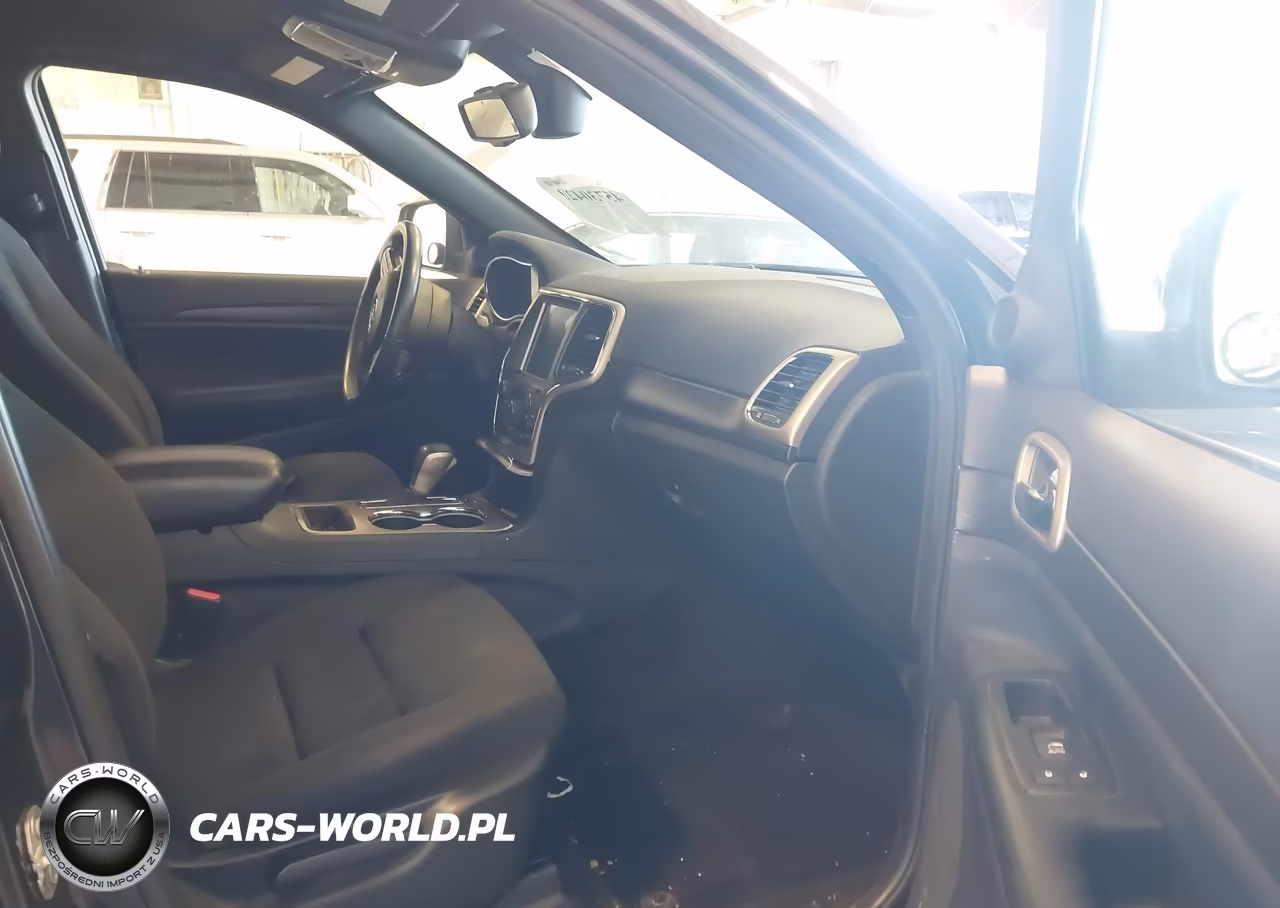 2016 Jeep Grand Cherokee Laredo VIN:1C4RJFAGXGC345631 - 5