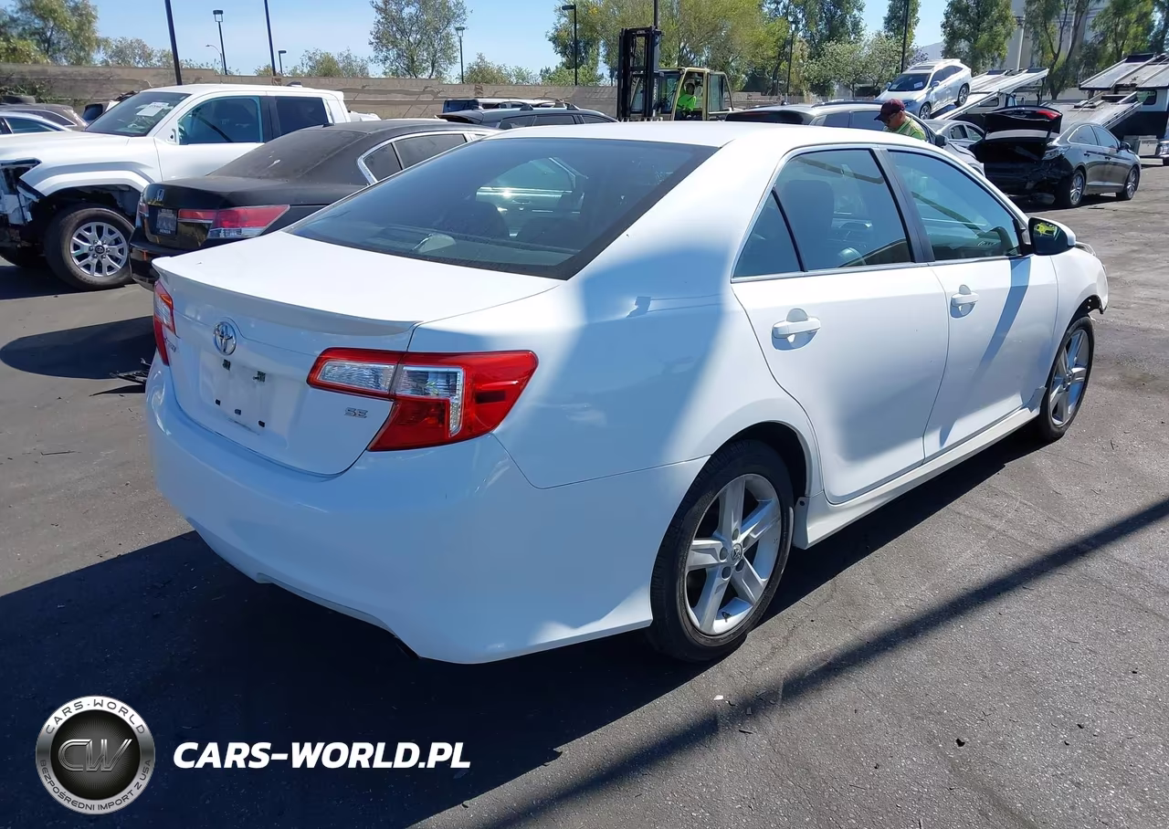 2013 Toyota Camry Se VIN:4T1BF1FKXDU237935 - 4