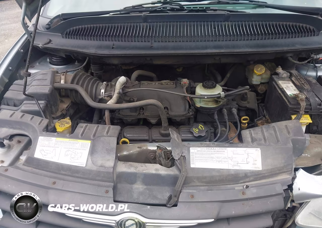 2005 Chrysler Town & Country VIN:1C4GP45R05B282466 - 10