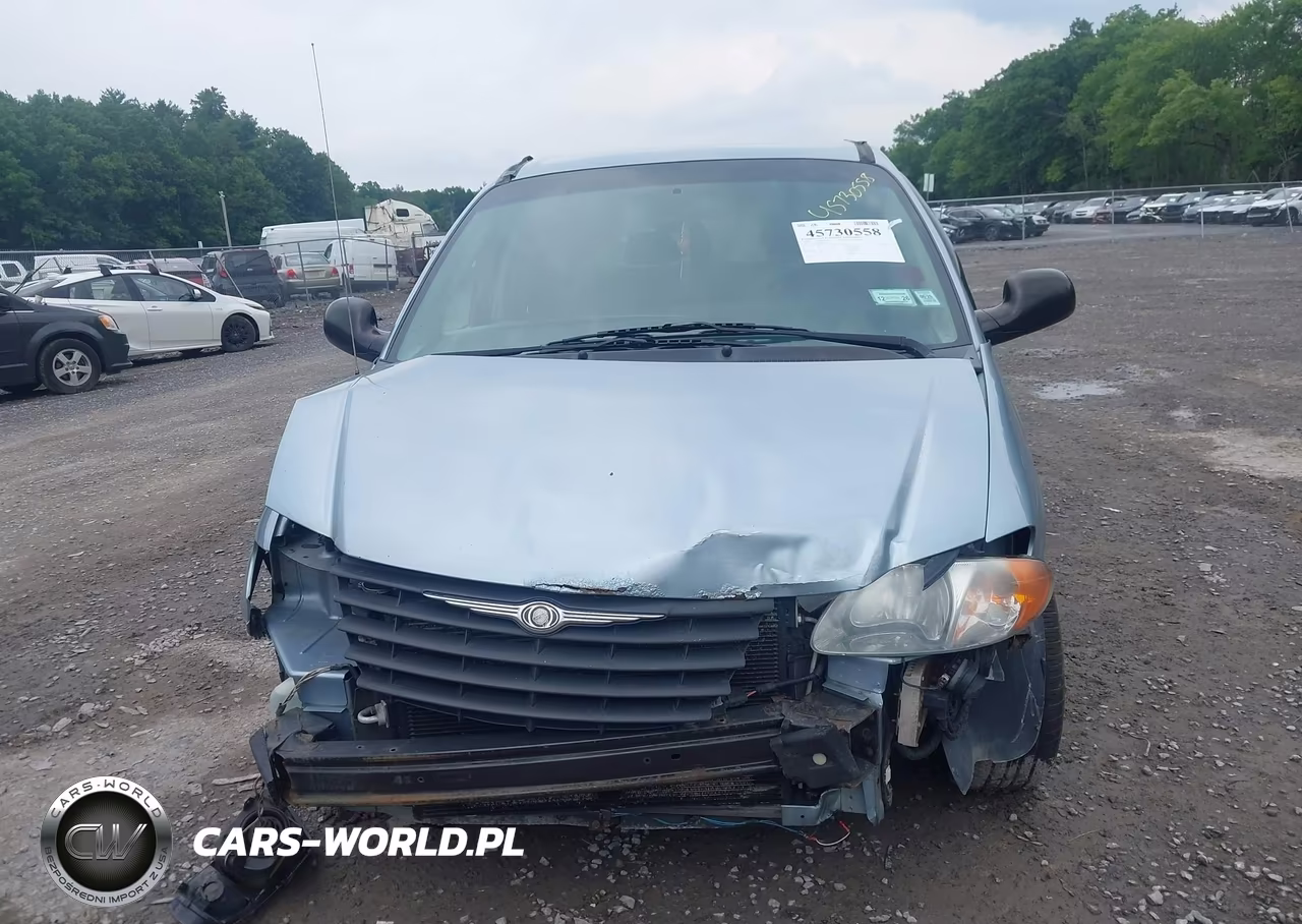 2005 Chrysler Town & Country VIN:1C4GP45R05B282466 - 11