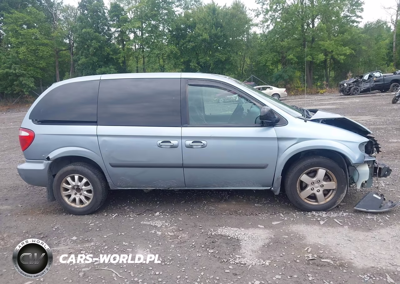 2005 Chrysler Town & Country VIN:1C4GP45R05B282466 - 12