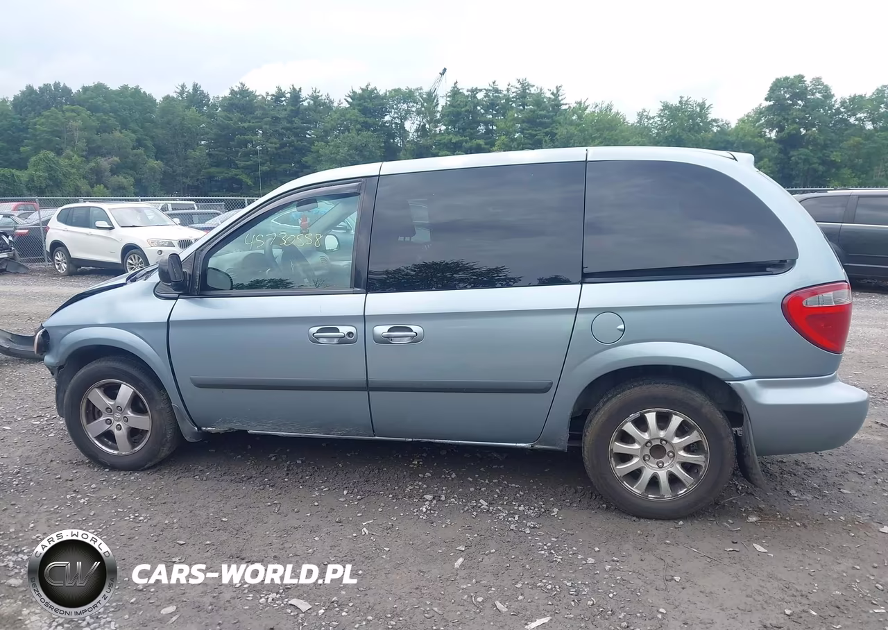2005 Chrysler Town & Country VIN:1C4GP45R05B282466 - 13