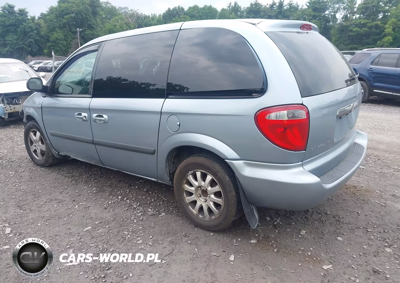 2005 Chrysler Town & Country VIN:1C4GP45R05B282466 - 3