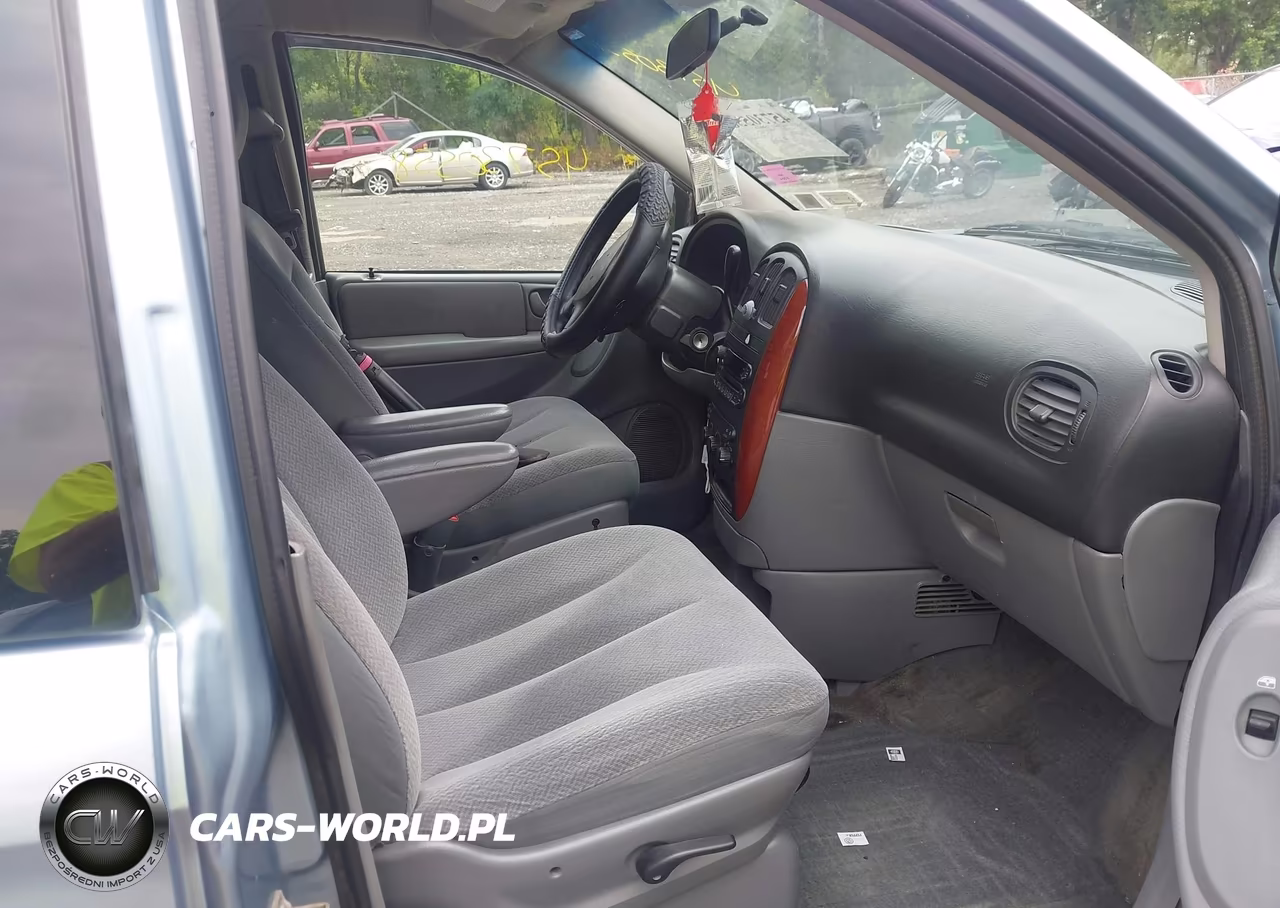 2005 Chrysler Town & Country VIN:1C4GP45R05B282466 - 5