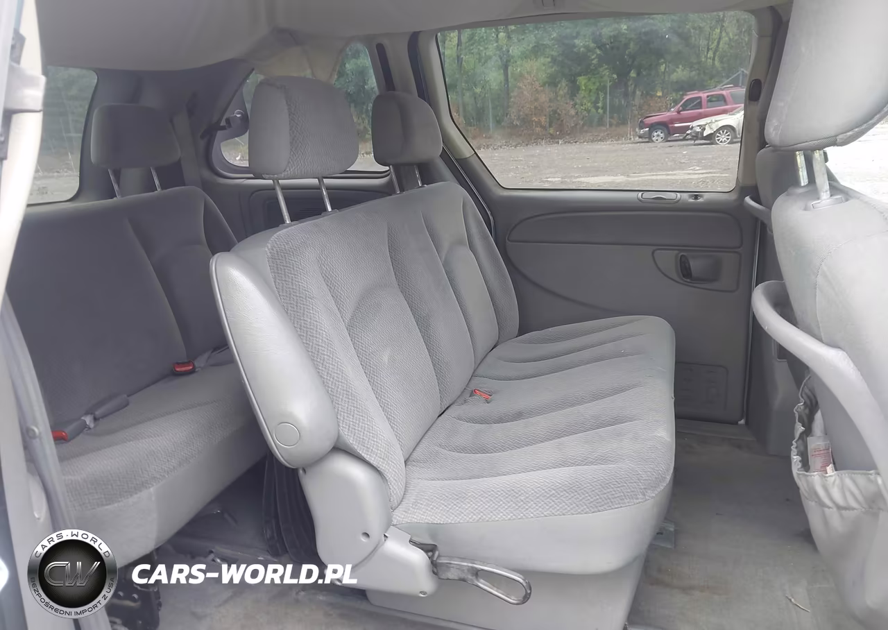2005 Chrysler Town & Country VIN:1C4GP45R05B282466 - 8