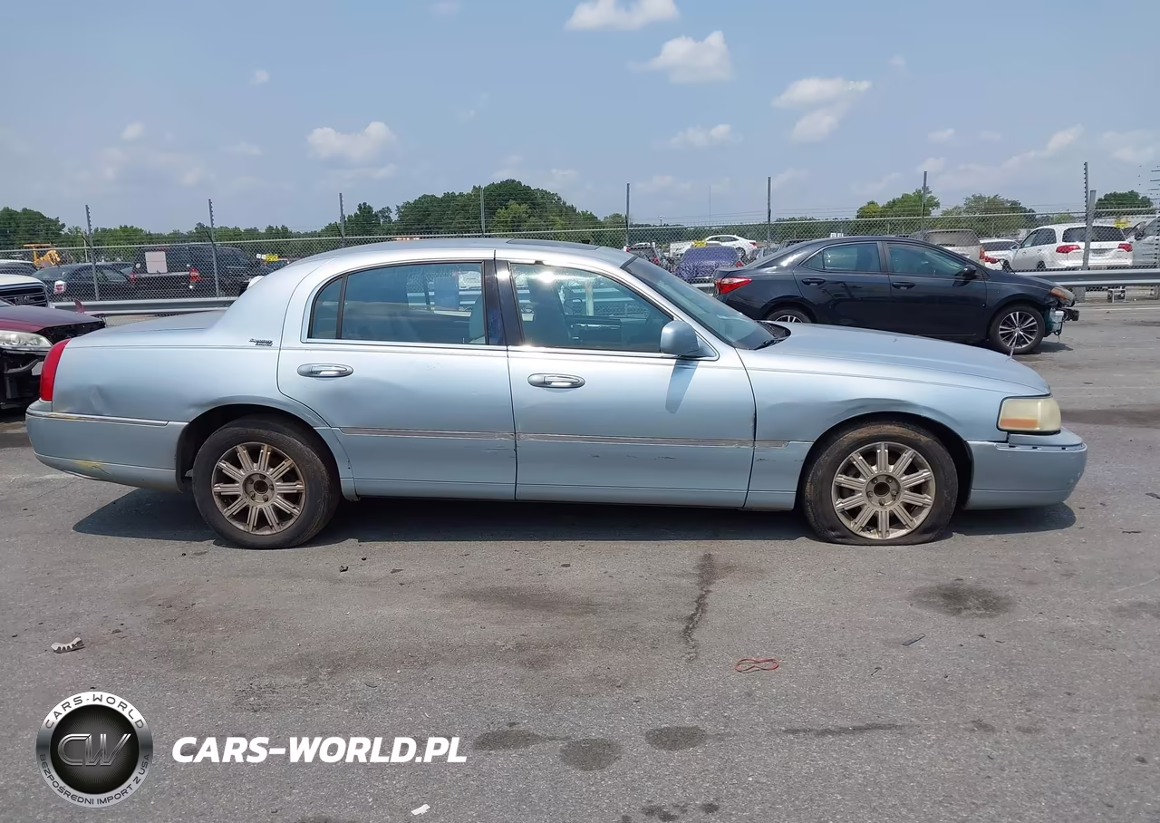 2006 Lincoln Town Car Signature Limited VIN:1LNHM82V86Y636041 - 13