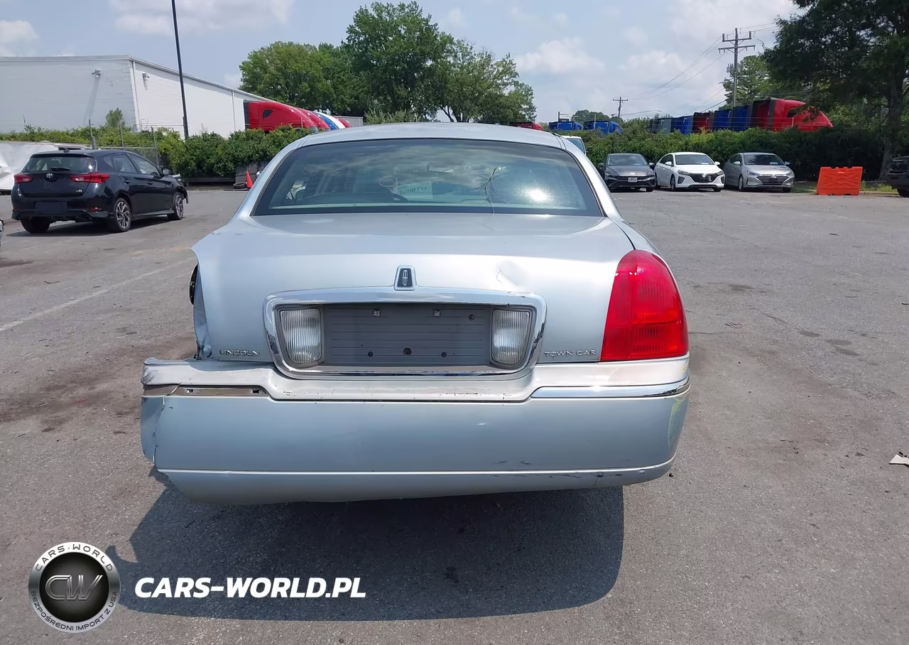 2006 Lincoln Town Car Signature Limited VIN:1LNHM82V86Y636041 - 16