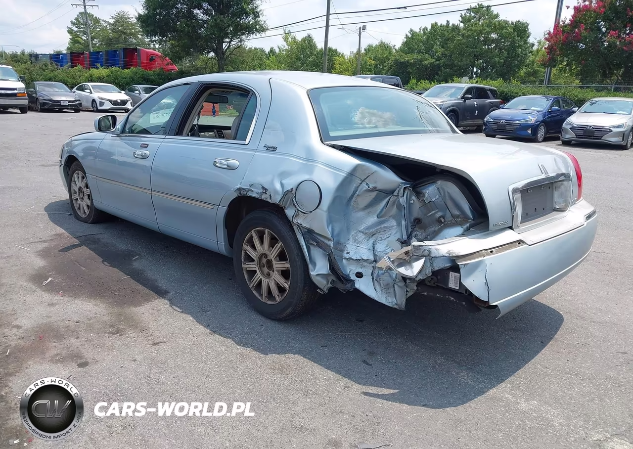 2006 Lincoln Town Car Signature Limited VIN:1LNHM82V86Y636041 - 3