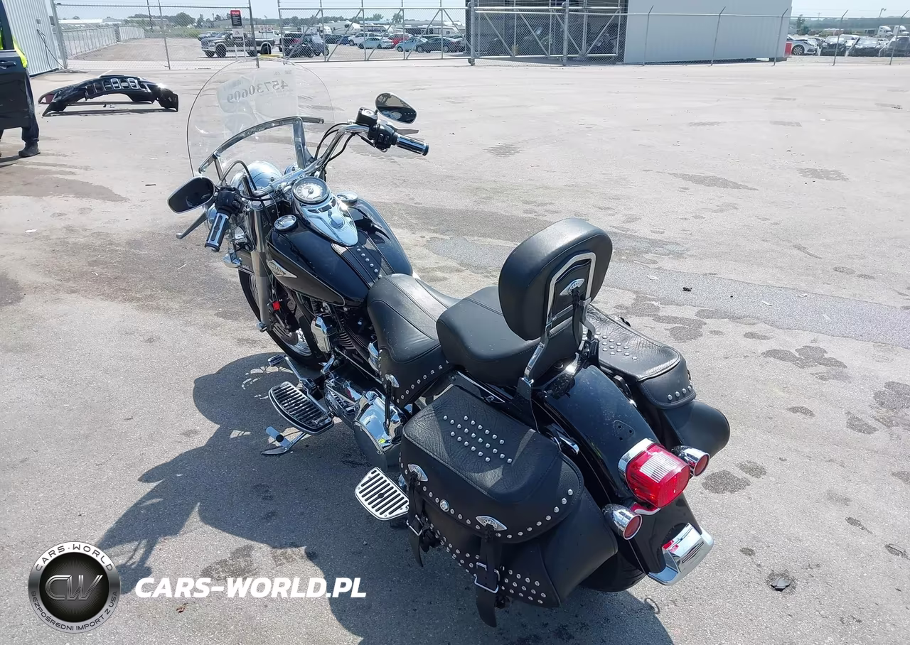 2013 Harley-Davidson Flstc Heritage Softail Classic VIN:1HD1BWV1XDB043384 - 3