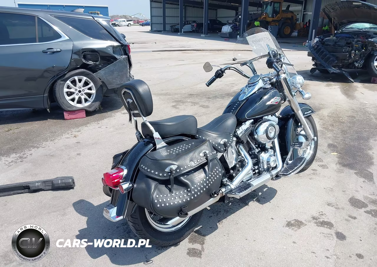 2013 Harley-Davidson Flstc Heritage Softail Classic VIN:1HD1BWV1XDB043384 - 4