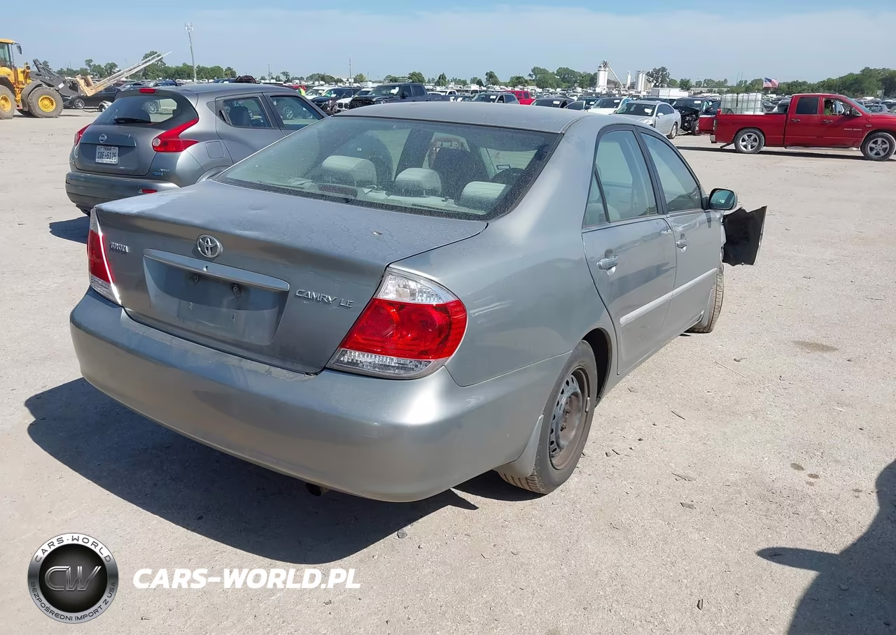 2005 Toyota Camry Le VIN:4T1BE30KX5U598526 - 4