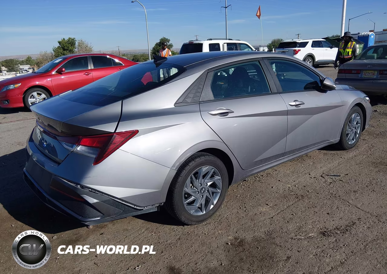 2024 Hyundai Elantra Sel VIN:KMHLM4DG2RU692327 - 4