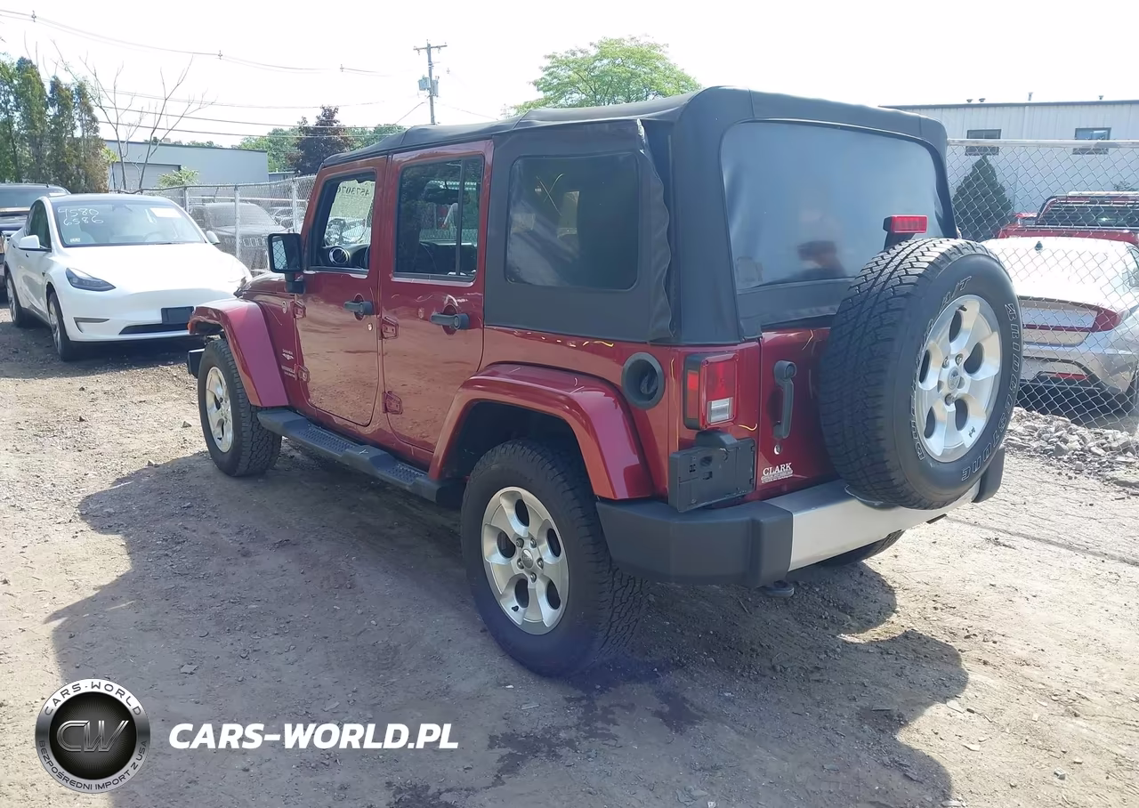 2013 Jeep Wrangler Unlimited Sahara VIN:1C4BJWEG3DL596062 - 3