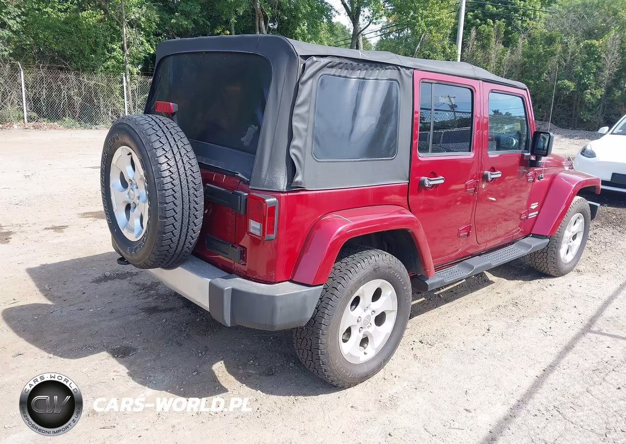 2013 Jeep Wrangler Unlimited Sahara VIN:1C4BJWEG3DL596062 - 4