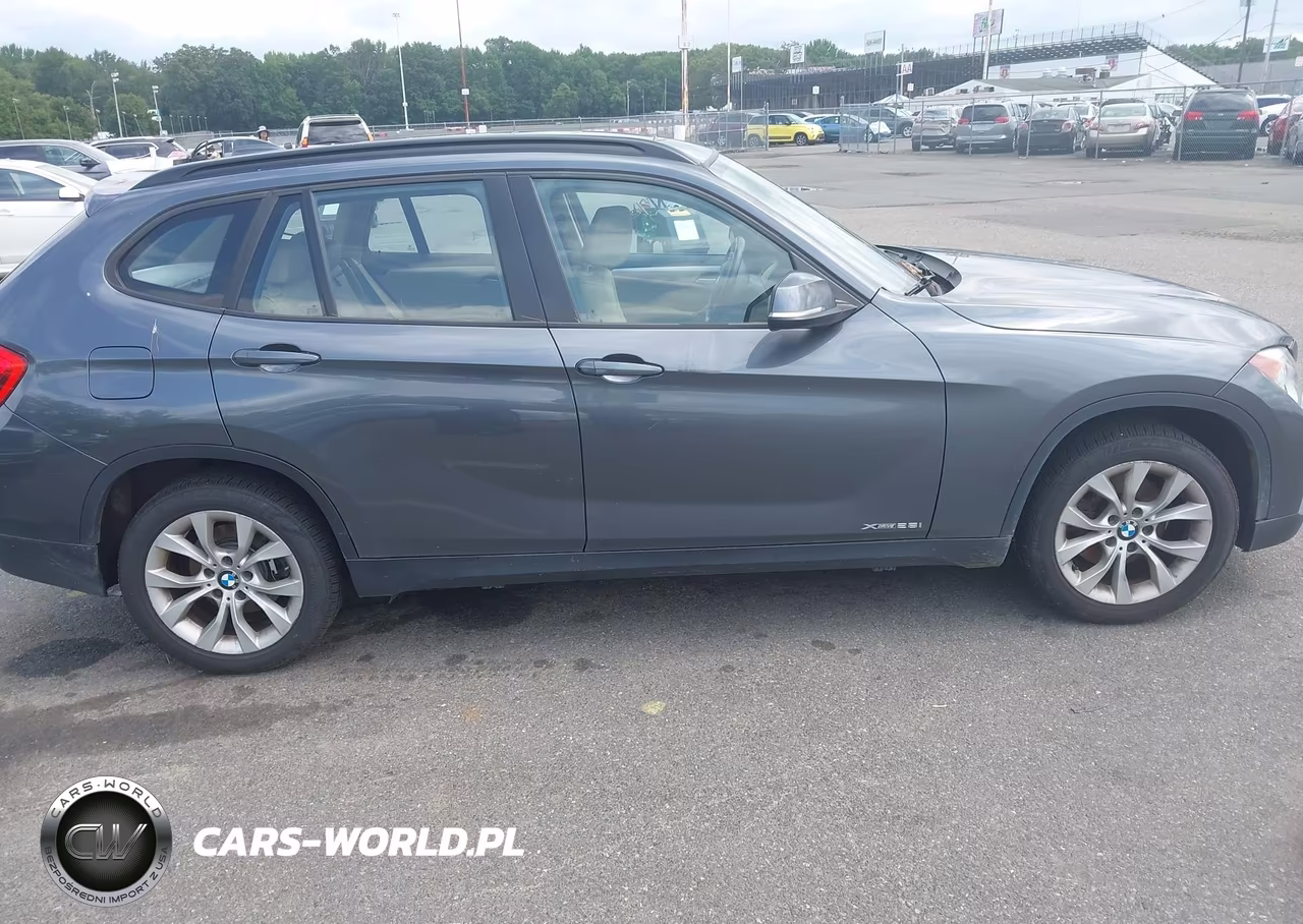 2013 BMW X1 xDrive28I VIN:WBAVL1C57DVR85431 - 13
