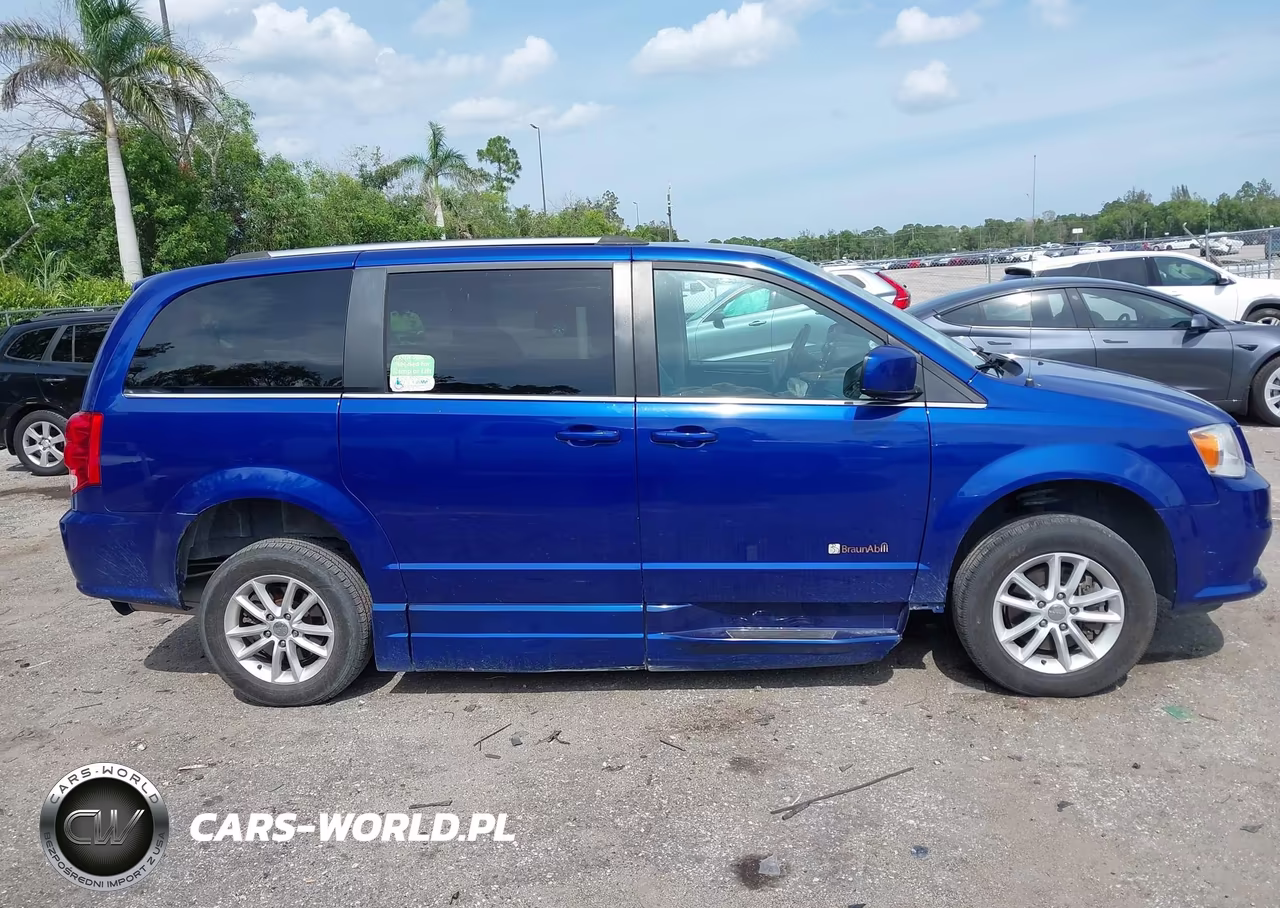 2018 Dodge Grand Caravan Sxt VIN:2C7WDGCG1JR309986 - 13