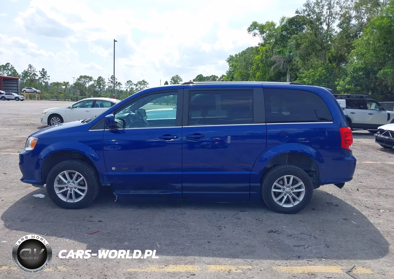 2018 Dodge Grand Caravan Sxt VIN:2C7WDGCG1JR309986 - 14