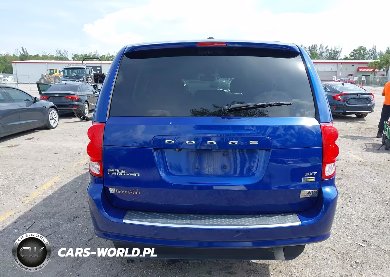 2018 Dodge Grand Caravan Sxt VIN:2C7WDGCG1JR309986 - 16
