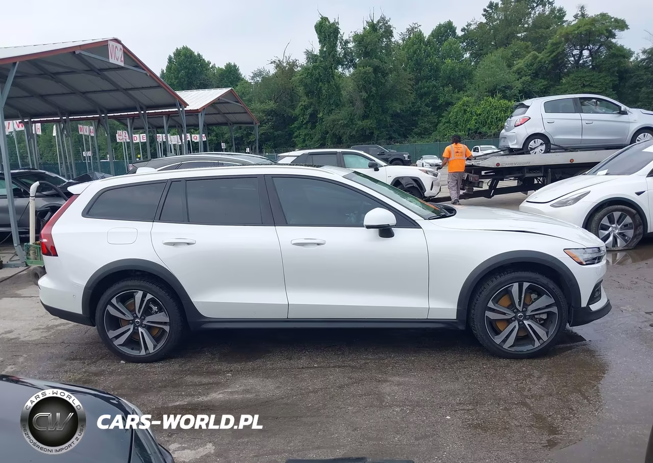 2023 Volvo V60 Cross Country B5 Plus VIN:YV4L12WZ9P2107846 - 13