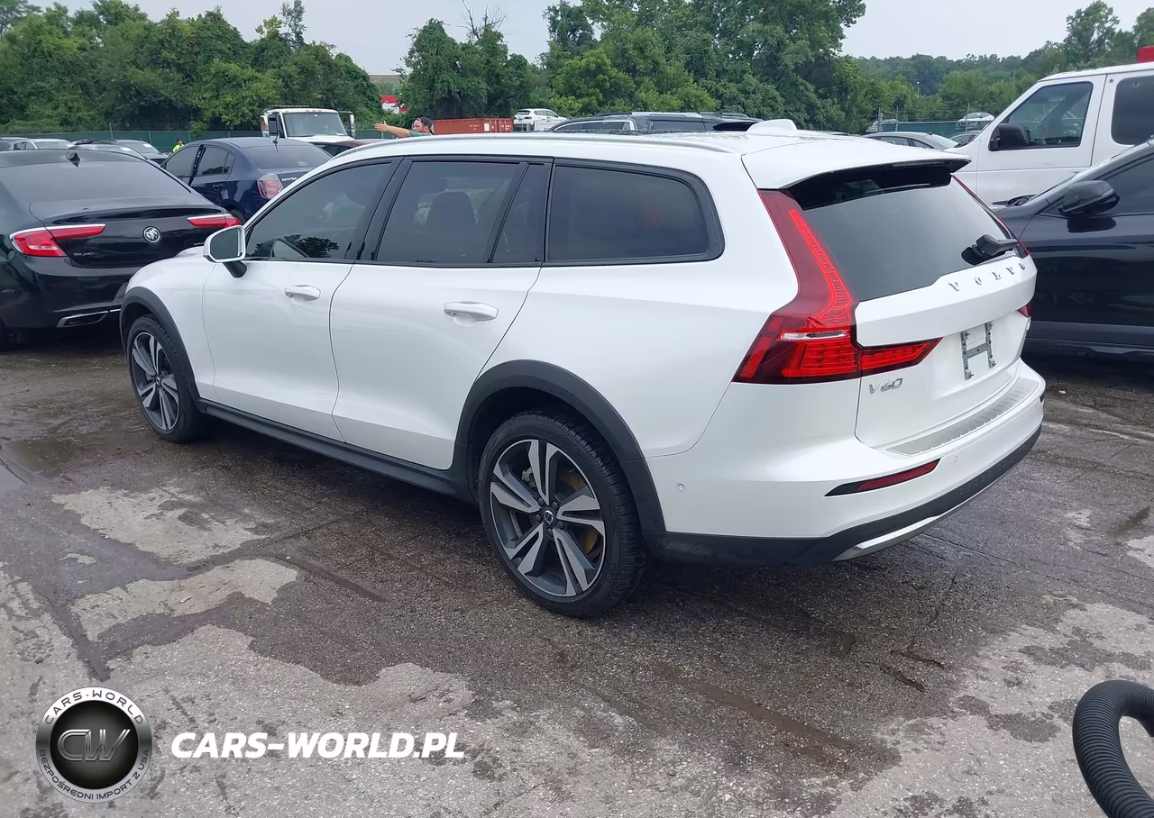 2023 Volvo V60 Cross Country B5 Plus VIN:YV4L12WZ9P2107846 - 3