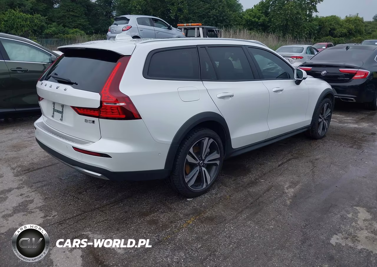 2023 Volvo V60 Cross Country B5 Plus VIN:YV4L12WZ9P2107846 - 4