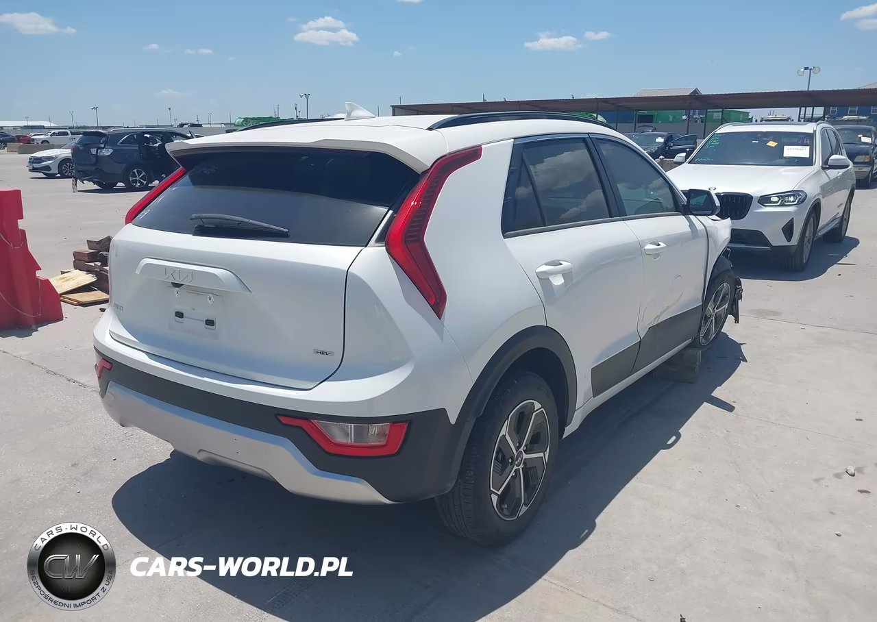 2023 Kia Niro Lx VIN:KNDCP3LE5P5086954 - 4