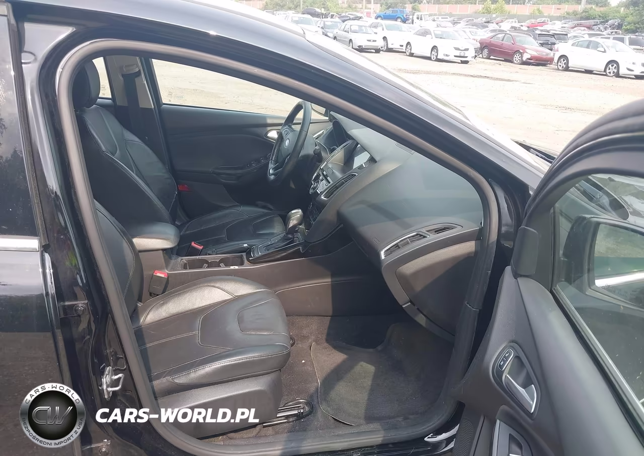 2017 Ford Focus Titanium VIN:1FADP3J26HL256481 - 5