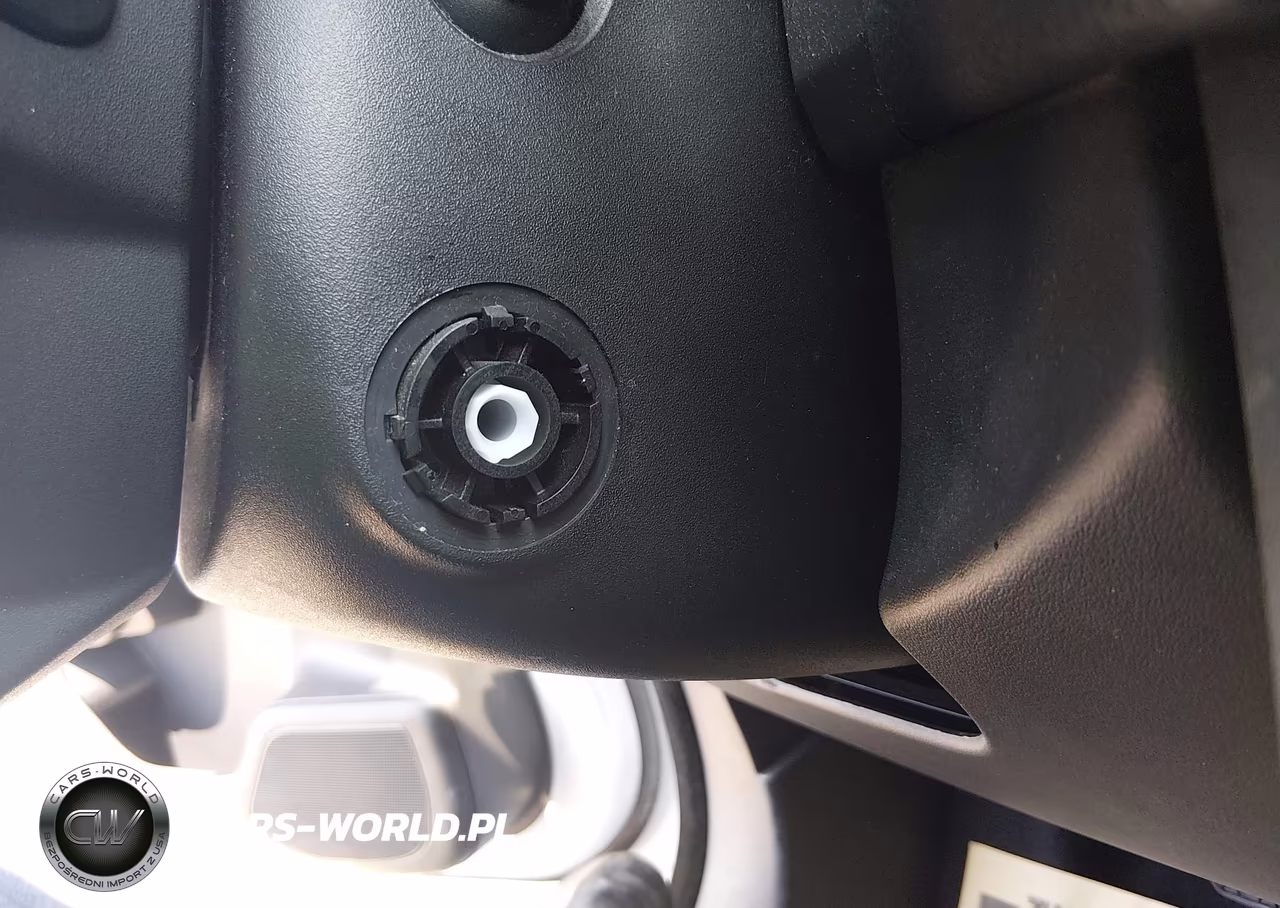 2018 Jaguar F-Pace 25T Premium VIN:SADCJ2FX1JA268226 - 17