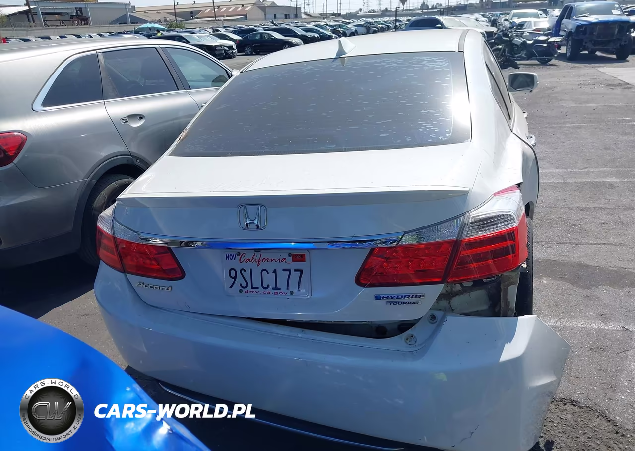 2015 Honda Accord Hybrid Touring VIN:1HGCR6F73FA003229 - 17