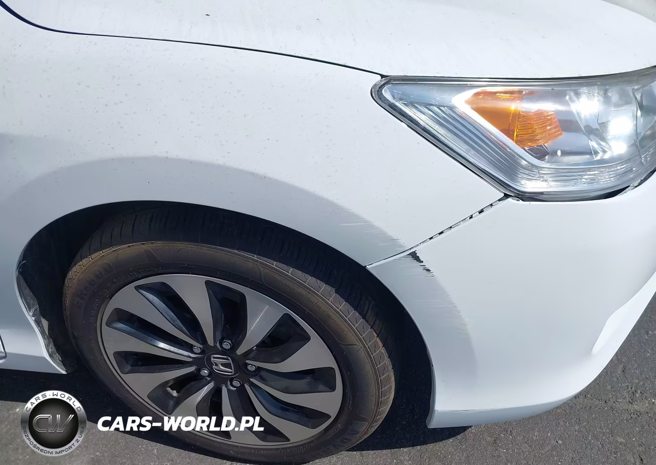 2015 Honda Accord Hybrid Touring VIN:1HGCR6F73FA003229 - 18