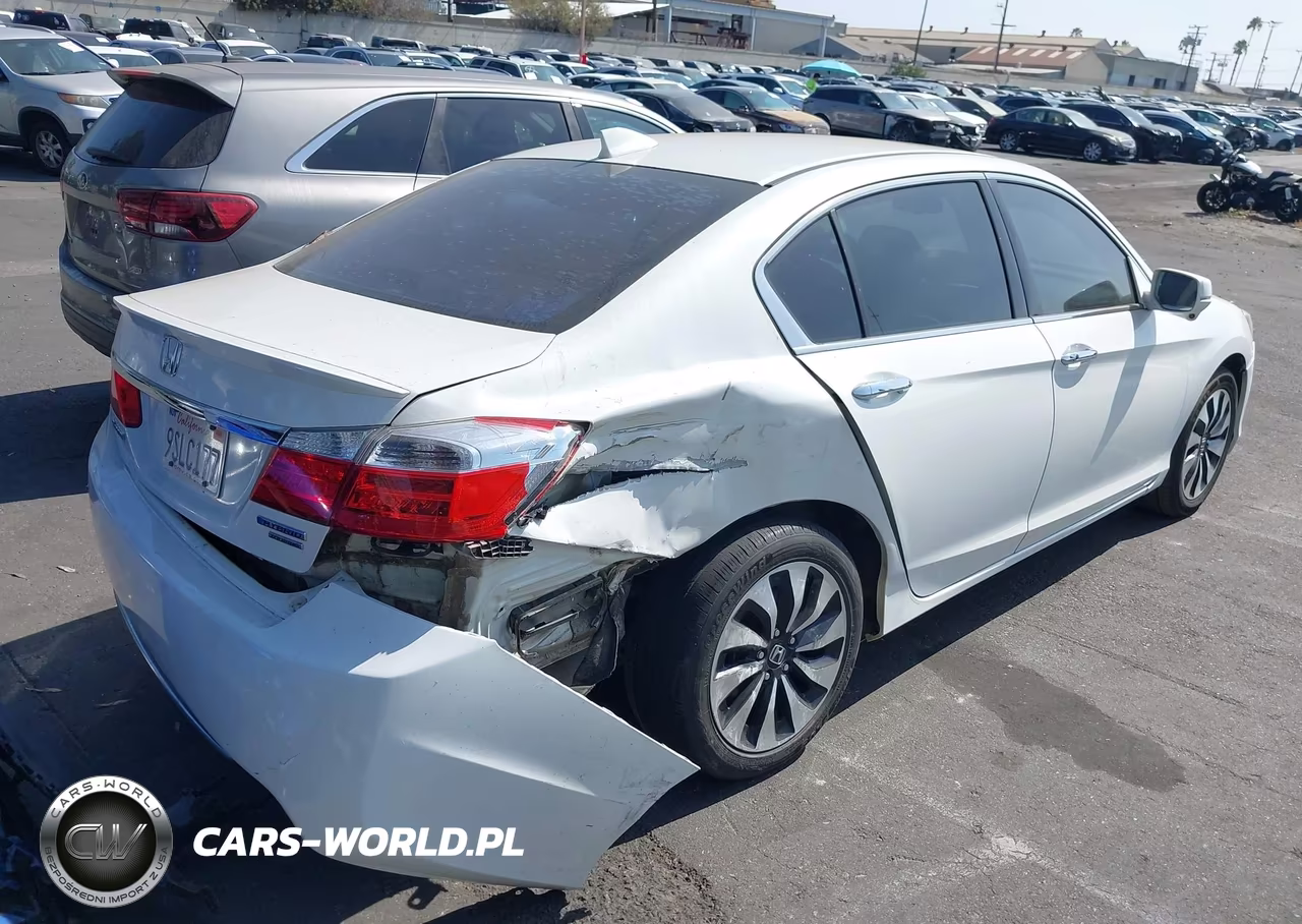 2015 Honda Accord Hybrid Touring VIN:1HGCR6F73FA003229 - 4