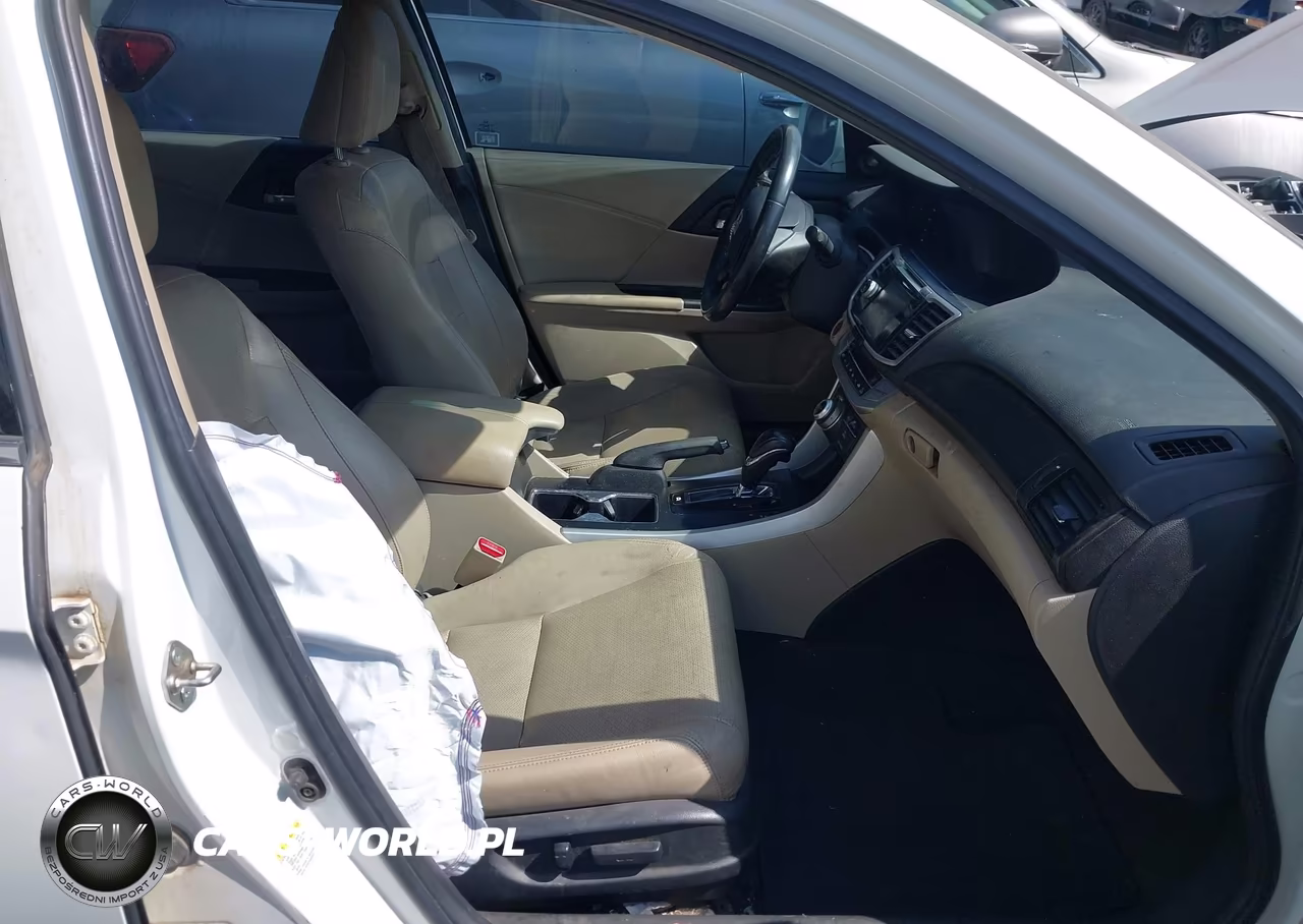 2015 Honda Accord Hybrid Touring VIN:1HGCR6F73FA003229 - 5
