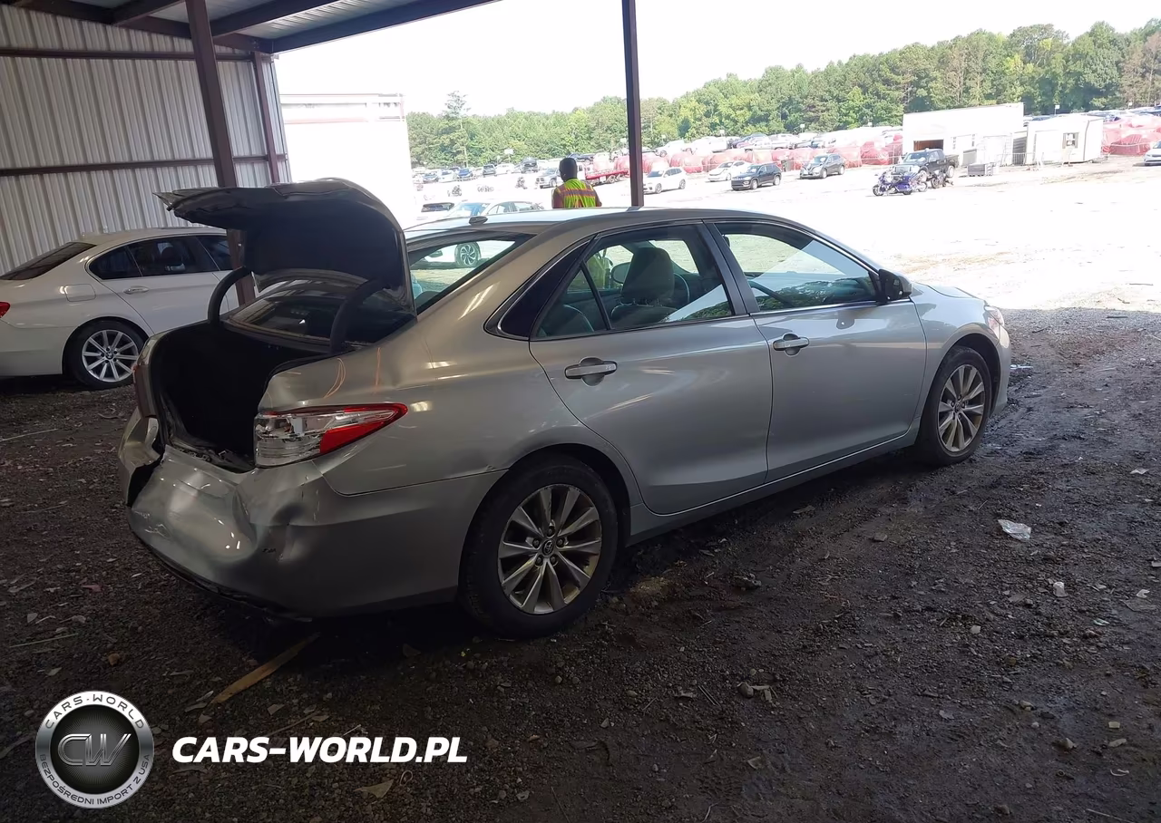 2015 Toyota Camry Xle VIN:4T1BF1FK4FU911063 - 4