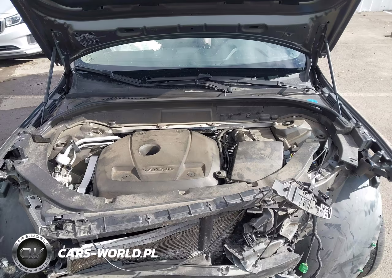 2018 Volvo Xc60 T5 Momentum VIN:LYV102RK7JB106485 - 10