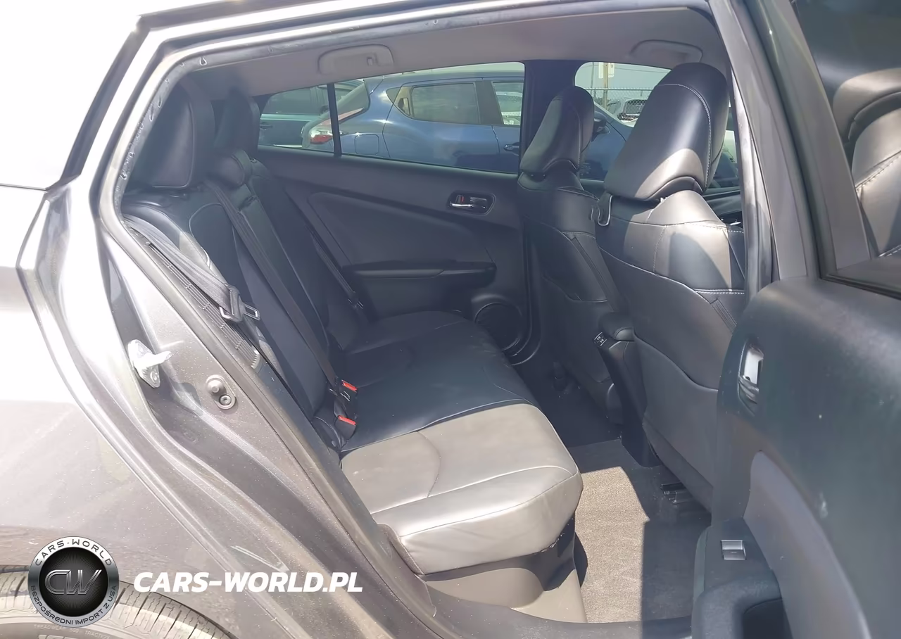 2021 Toyota Prius Prime Limited VIN:JTDKAMFP2M3183598 - 8