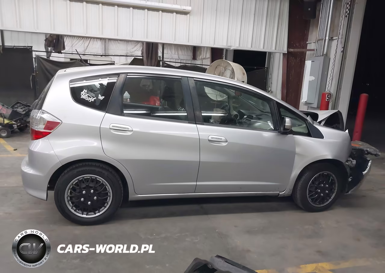 2013 Honda Fit VIN:JHMGE8H33DC081480 - 14