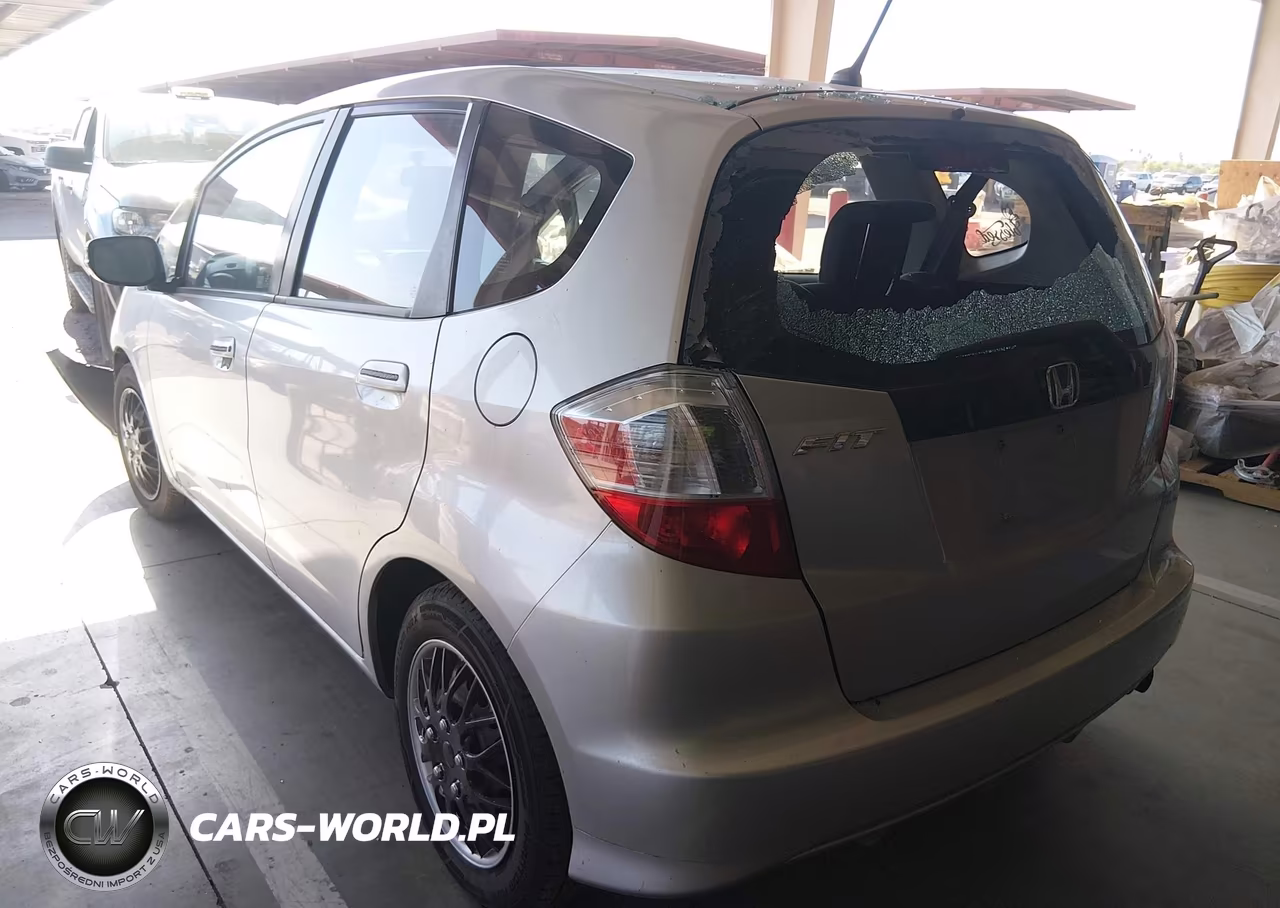 2013 Honda Fit VIN:JHMGE8H33DC081480 - 3