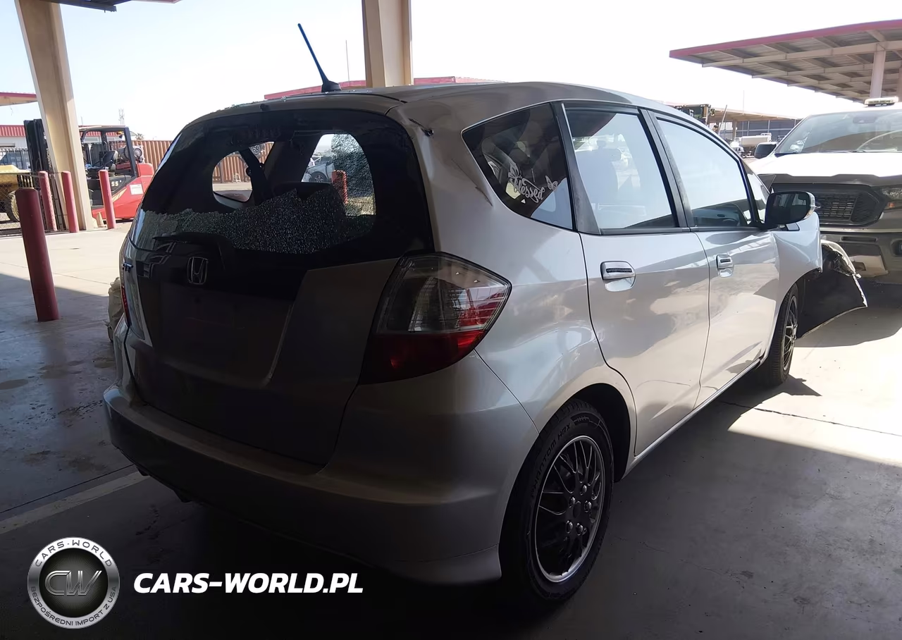 2013 Honda Fit VIN:JHMGE8H33DC081480 - 4