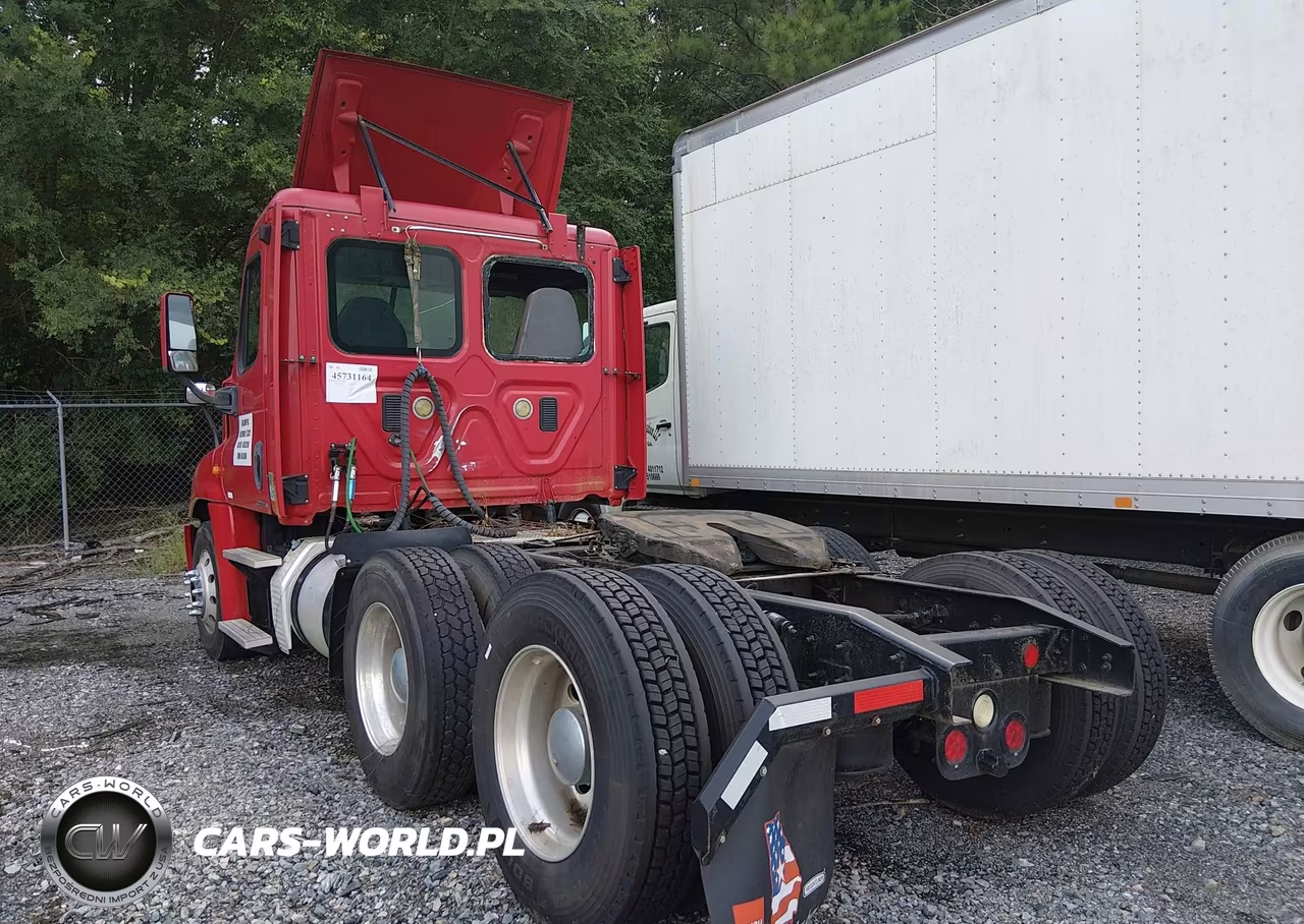 2015 Freightliner Cascadia 125 VIN:3AKJGEDV4FSGH7154 - 3